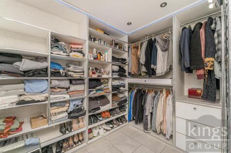 Bedroom / Walk in Wardrobe