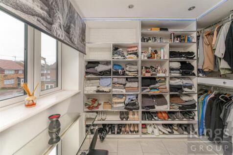Bedroom / Walk in Wardrobe