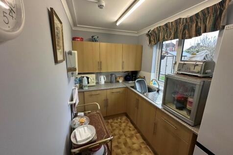 COMM. KITCHEN