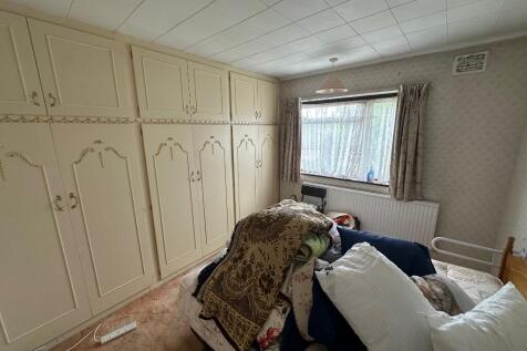 BNEDROOM 2