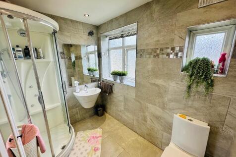1ST FLOOR SHOWER ROO