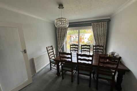 THROUGH LOUNGE