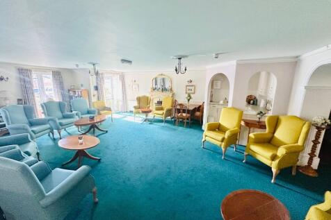 COMMUNAL LOUNGE