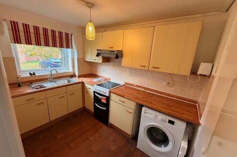FITTED KITCHEN