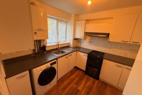 FITTED KITCHEN