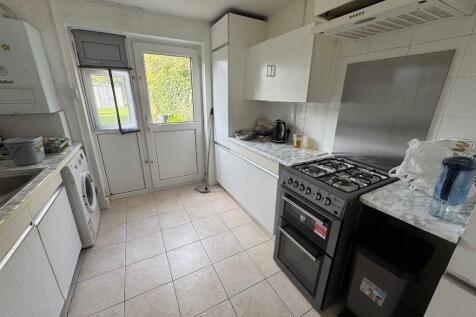 FITTED KITCHEN