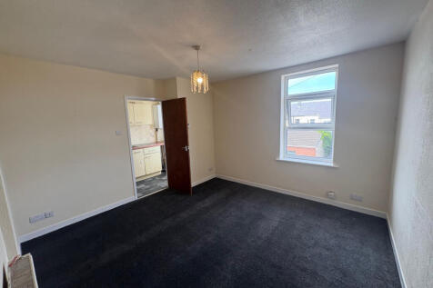 Flat 8, 224-226 Hornby Road