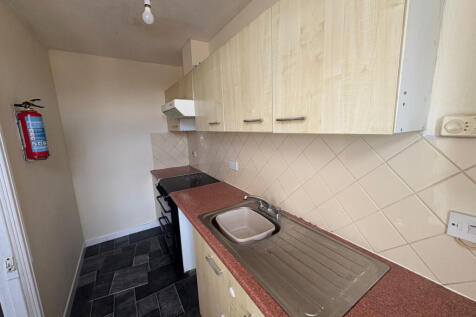 Flat 8, 224-226 Hornby Road