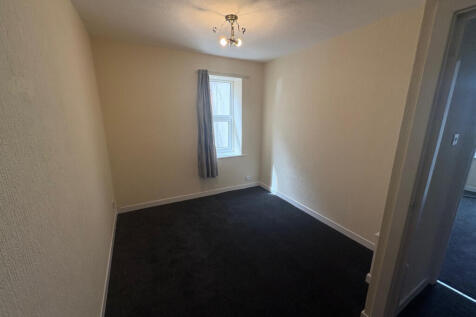 Flat 8, 224-226 Hornby Road