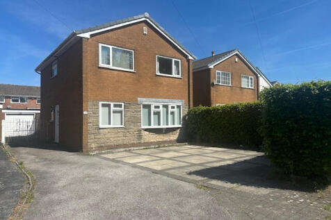 Four Bedroomed Detached Property on Sharoe Green Lane