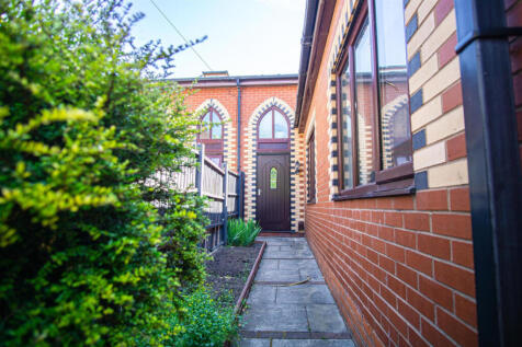 6 Brackenbury Road