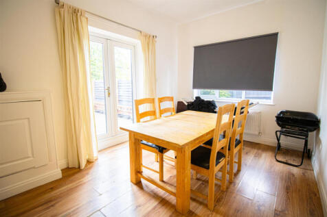 6 Brackenbury Road