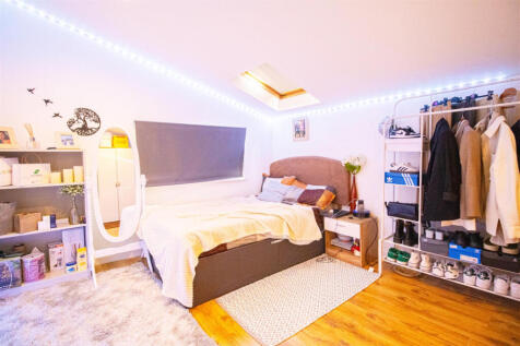 6 Brackenbury Road
