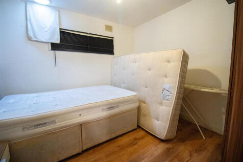 6 Brackenbury Road