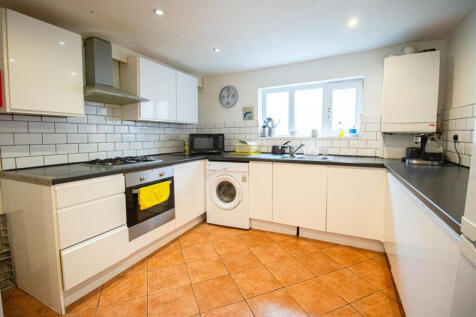 6 Brackenbury Road