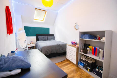 6 Brackenbury Road