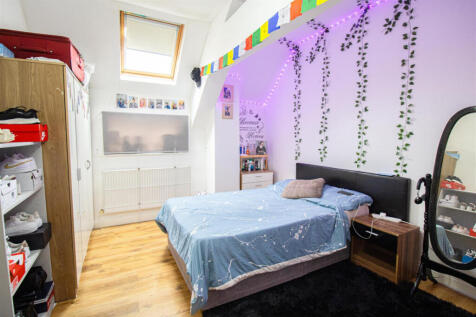 6 Brackenbury Road