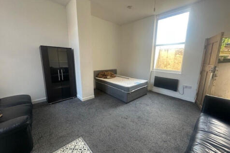 Studio 6, 41-43 Tulketh Crescent