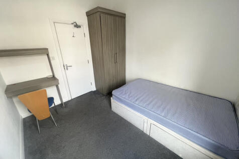 13 Brackenbury Road