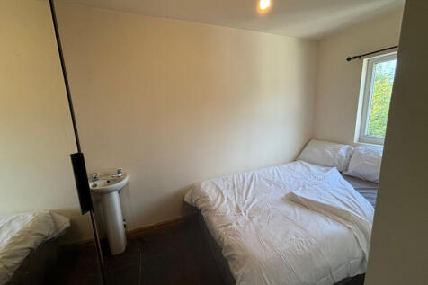 Room 5, 252 Aqueduct Street
