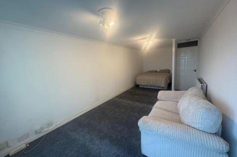 213 Sandown Court