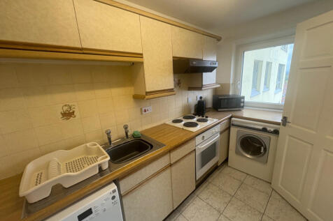 213 Sandown Court