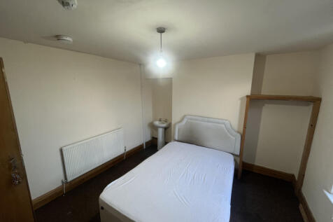 Room 4, 252 Aqueduct Street