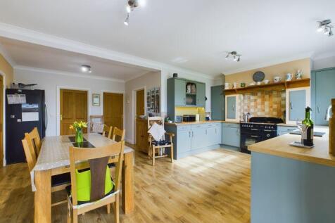 Dining kitchen
