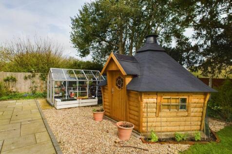 Summerhouse/greenhouse area