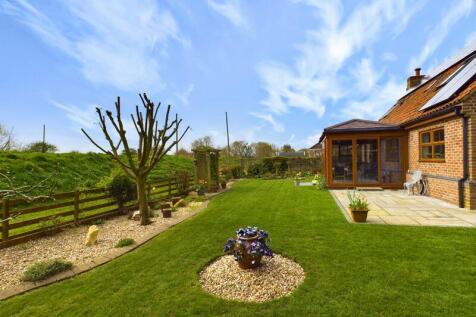 Side to rear garden