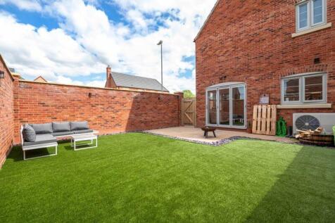 Rear garden/elevation
