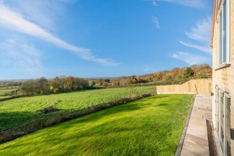 Rear garden/open countryside