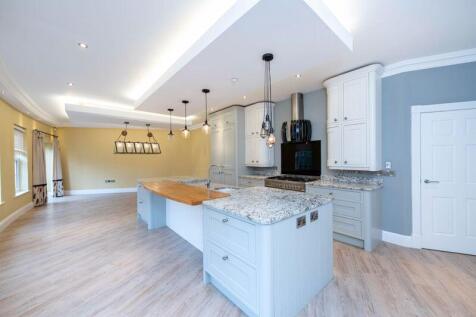 Living dining kitchen