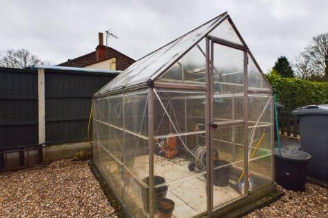 Rear garden-greenhouse