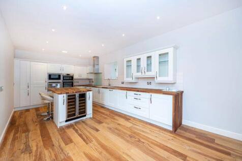 Substantial dining kitchen