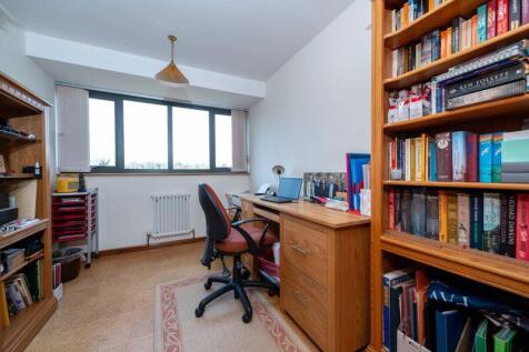Bedroom 1/Study