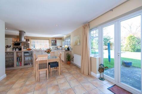 Living dining area