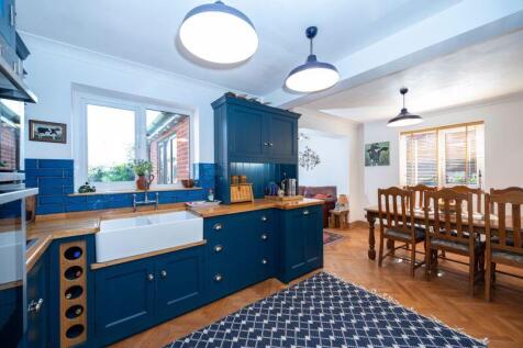 Living dining kitchen