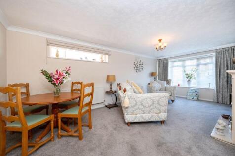 Sitting/dining room
