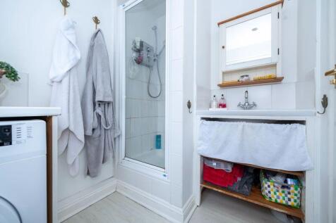 Shower room/utility annex
