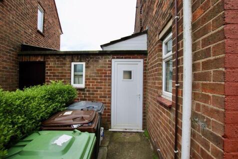Side entrance/lean-to