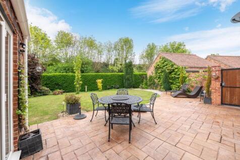 Rear patio terrace