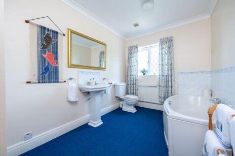 En-suite bathroom