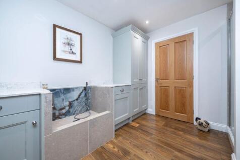 Laundry/shower room
