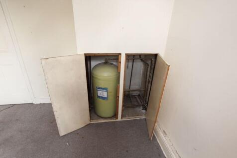 Hot water tank - bedroom 3