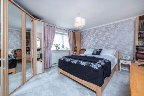 Principal bedroom