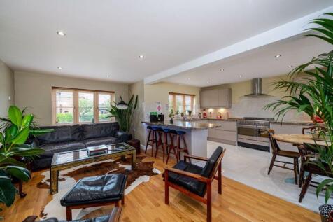 Kitchen/Living area