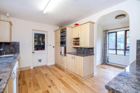 Kitchen through to breakfast room