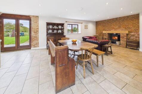 Living dining kitchen