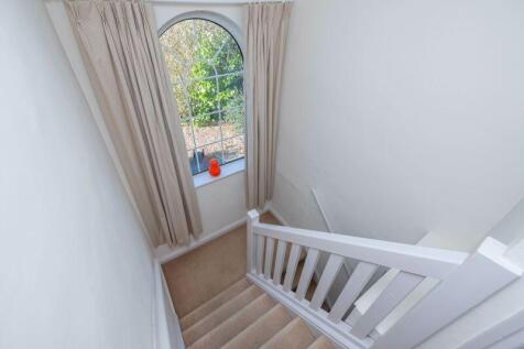 Staircase/split landing